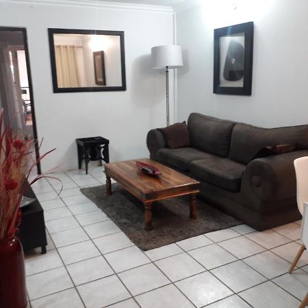 Protea Park Self Catering Guesthouse Rustenburg Dış mekan fotoğraf