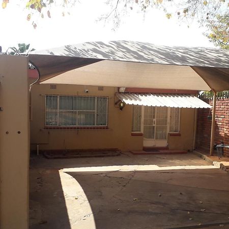 Protea Park Self Catering Guesthouse Rustenburg Dış mekan fotoğraf