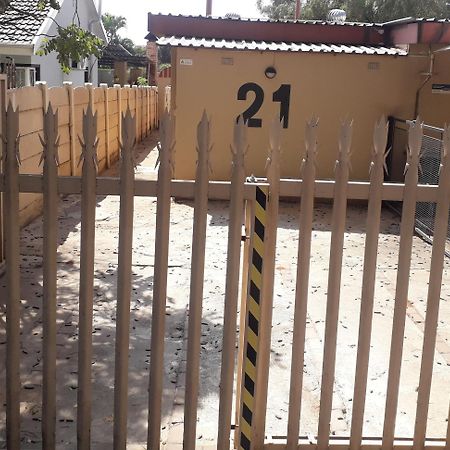 Protea Park Self Catering Guesthouse Rustenburg Dış mekan fotoğraf