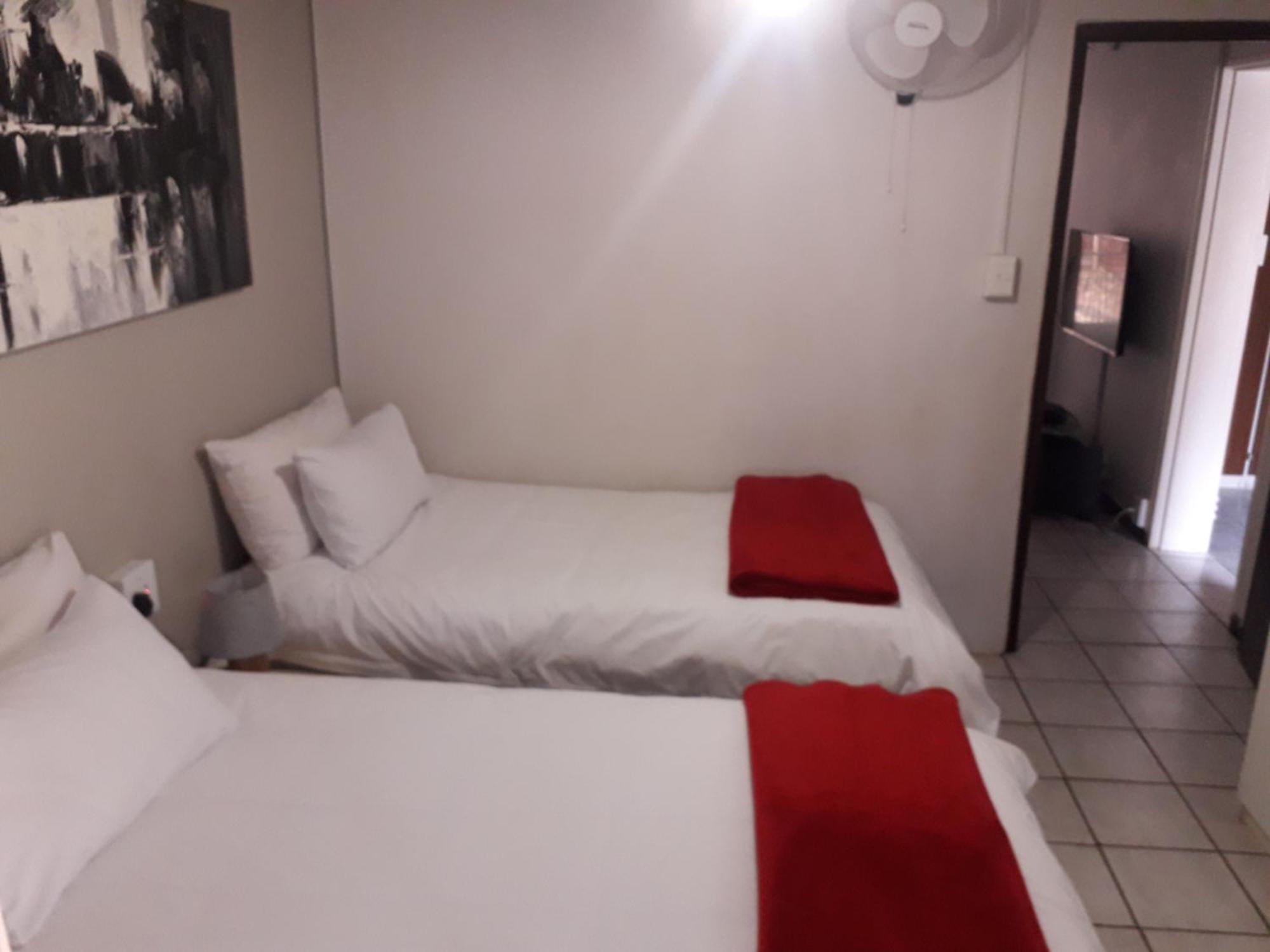 Protea Park Self Catering Guesthouse Rustenburg Dış mekan fotoğraf